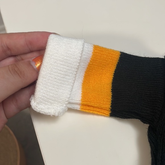 RARE & NWT 🏒NHL Jersey Toque - Boston Bruins (Official NHL) LIMITED EDITION - Picture 4 of 13